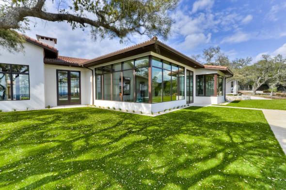 Phoenix artificial grass for residential lawns